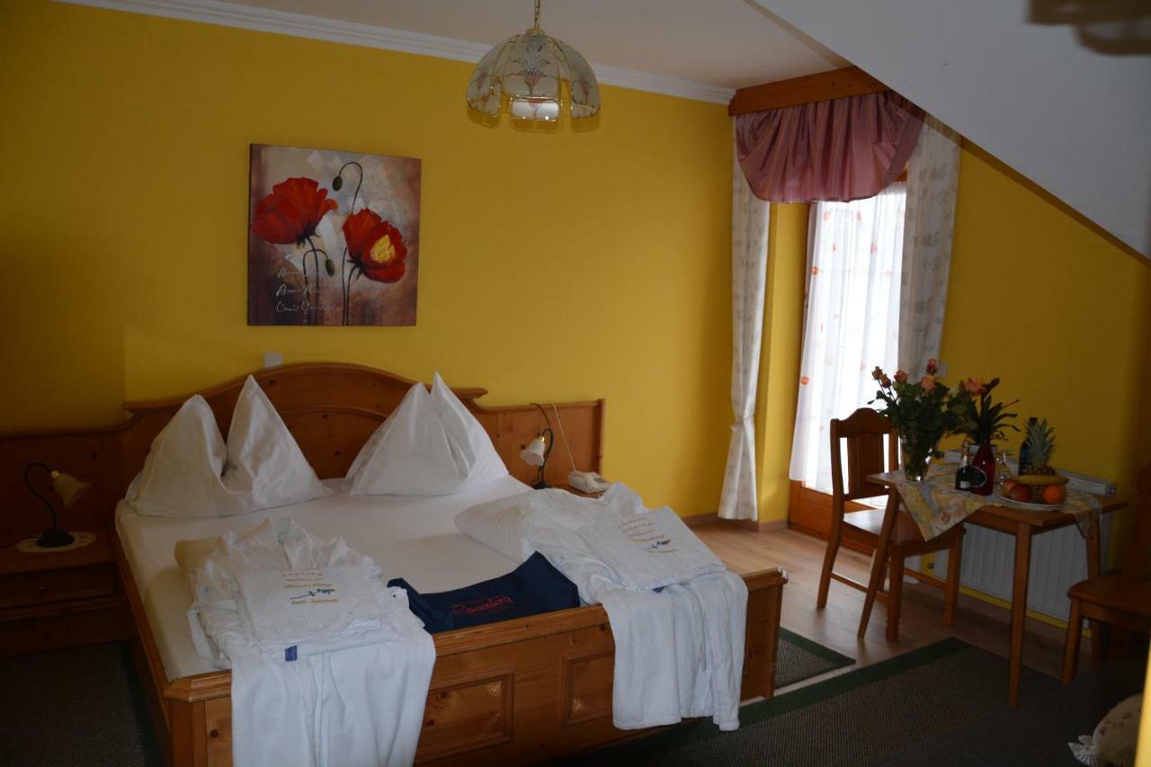 Pension Restaurant Rosenberg Gyanafalva Kültér fotó