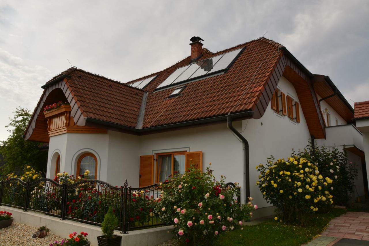 Pension Restaurant Rosenberg Gyanafalva Kültér fotó