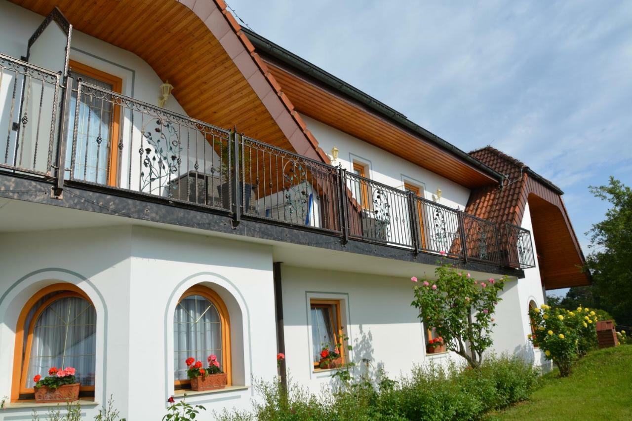 Pension Restaurant Rosenberg Gyanafalva Kültér fotó