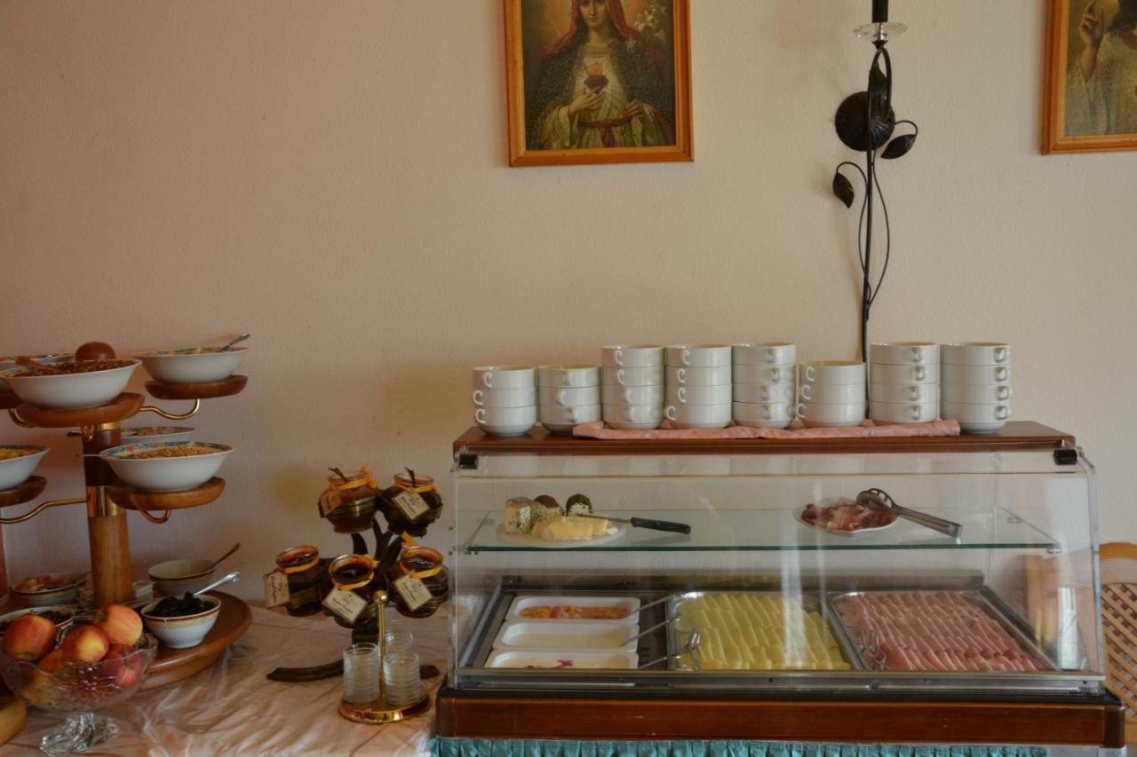 Pension Restaurant Rosenberg Gyanafalva Kültér fotó