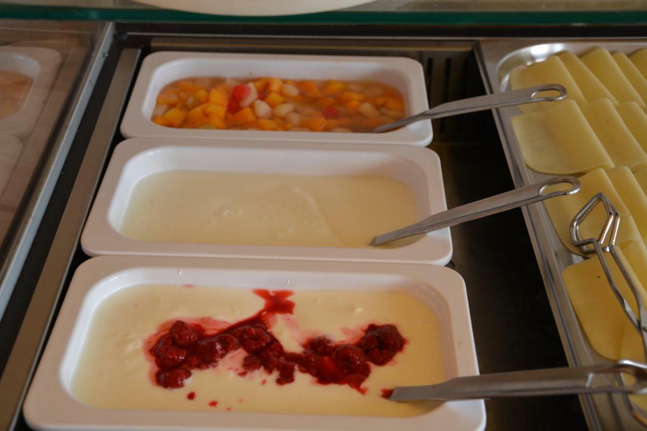Pension Restaurant Rosenberg Gyanafalva Kültér fotó