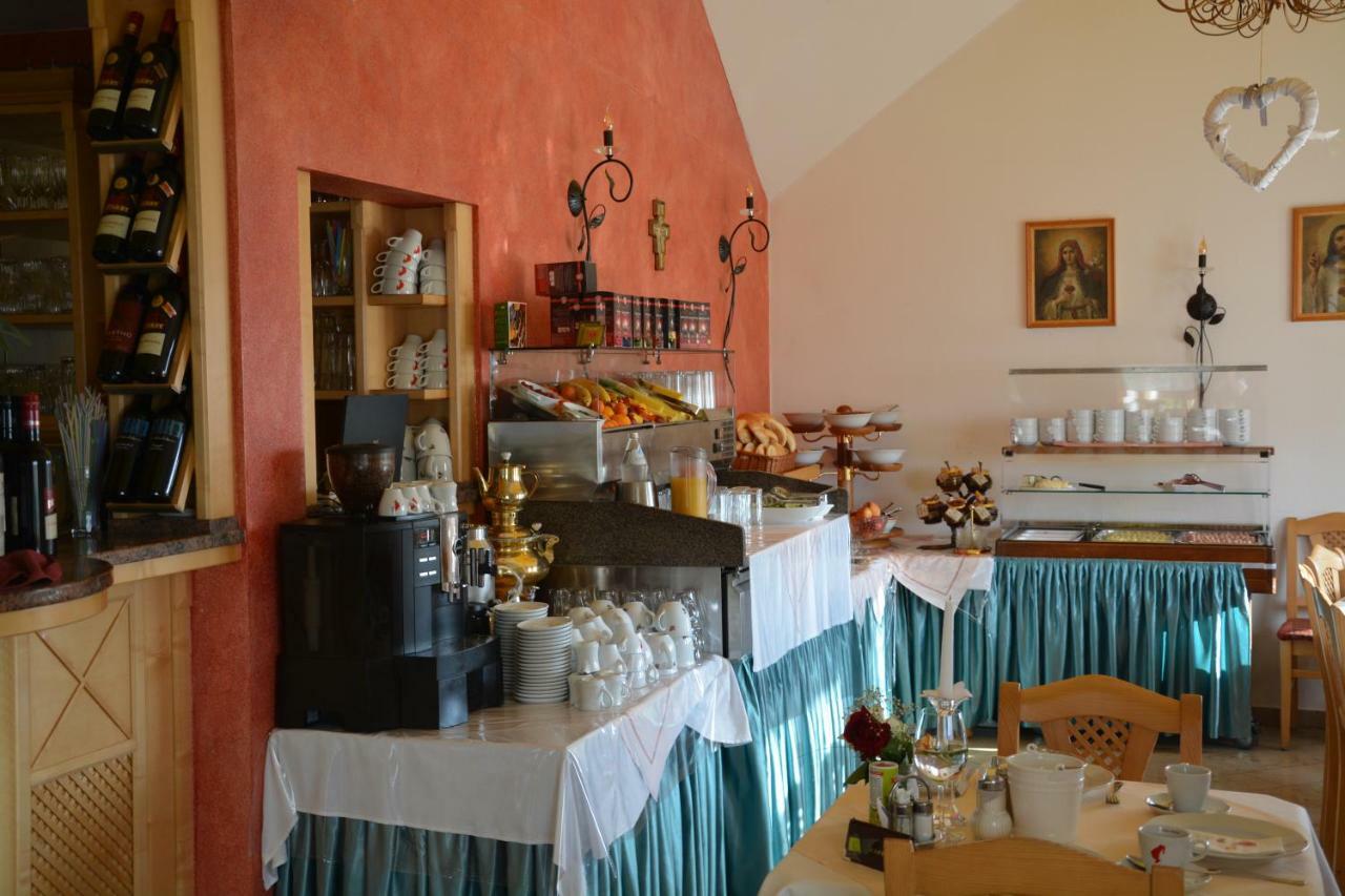 Pension Restaurant Rosenberg Gyanafalva Kültér fotó