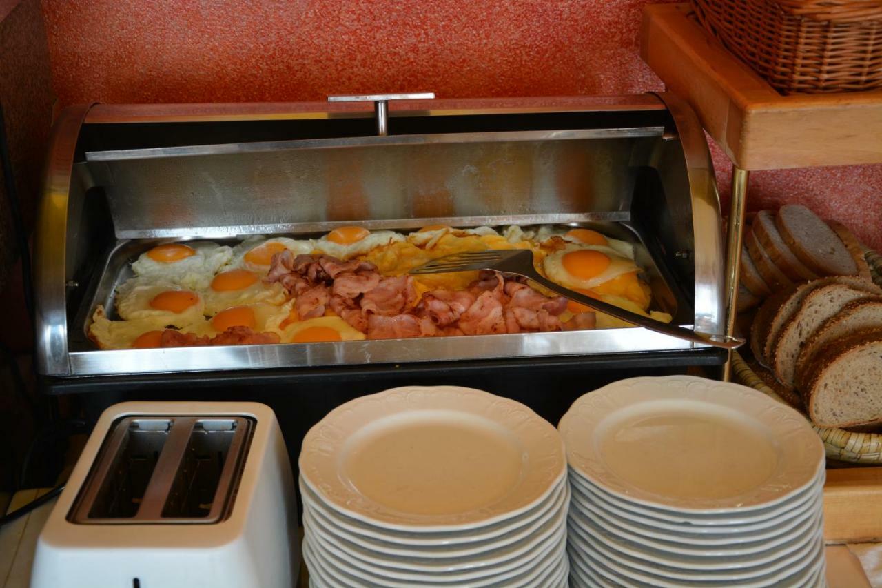 Pension Restaurant Rosenberg Gyanafalva Kültér fotó